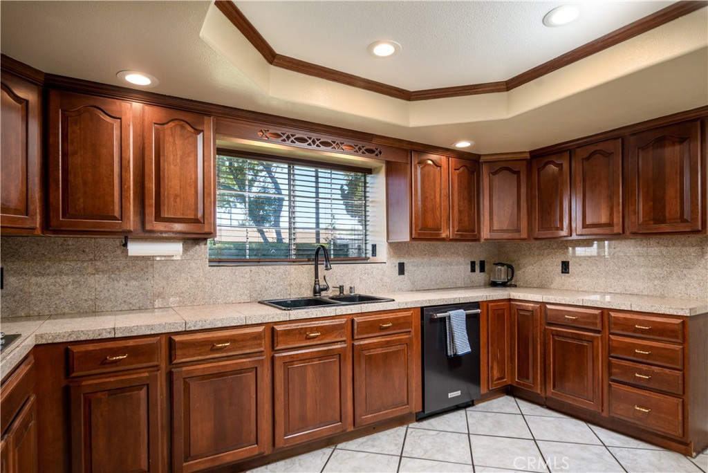 Upland, California, 91786, United States, 5 Bedrooms Bedrooms, ,3 BathroomsBathrooms,Residential,For Sale,1904299