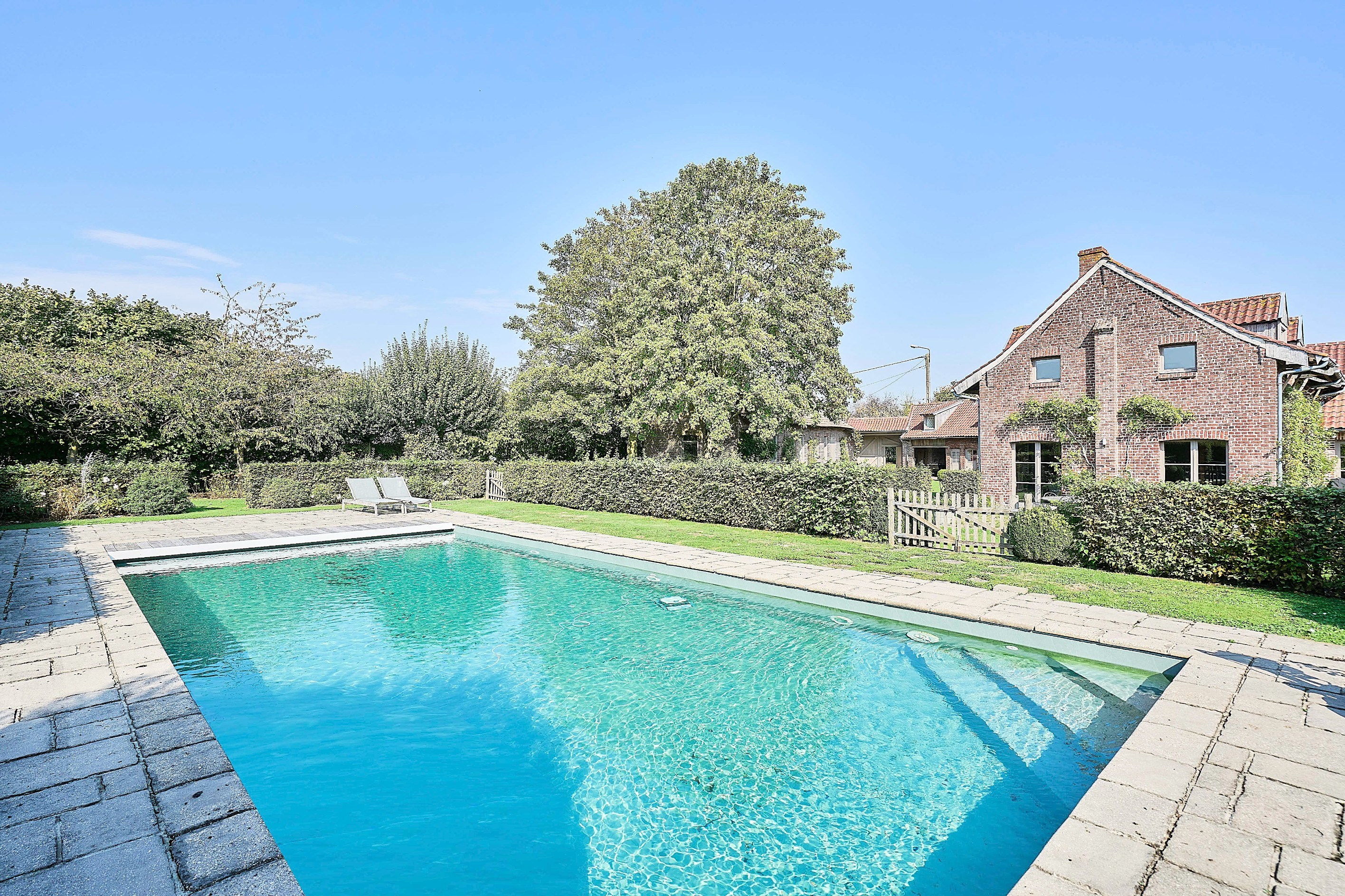  Substantial Property in Roncq Centre Ville - 300m² Living Space on 10,000m² Land - 物件實景