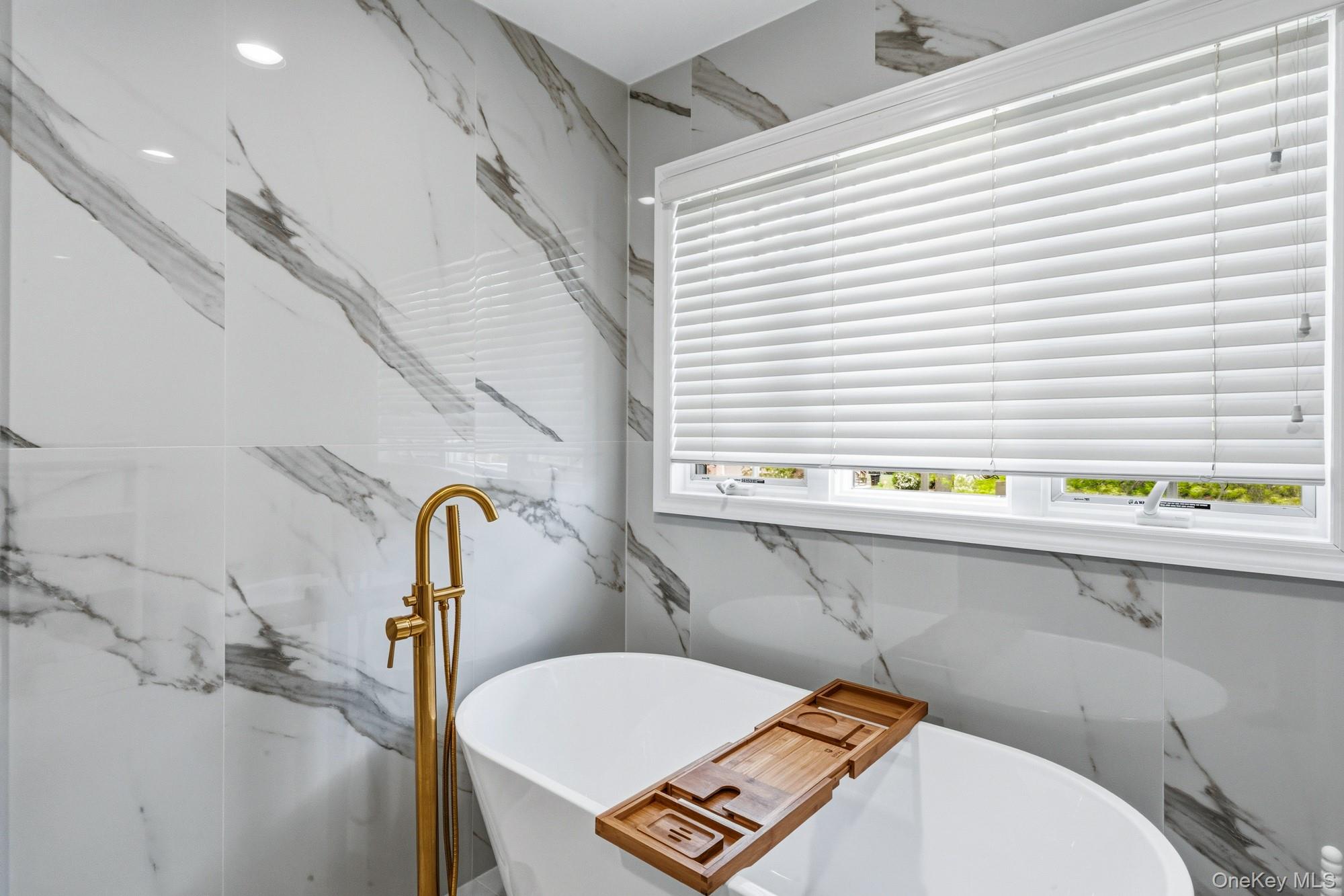  18 Sherwood Lane, Roslyn Heights, NY, 11577 - 物件實景