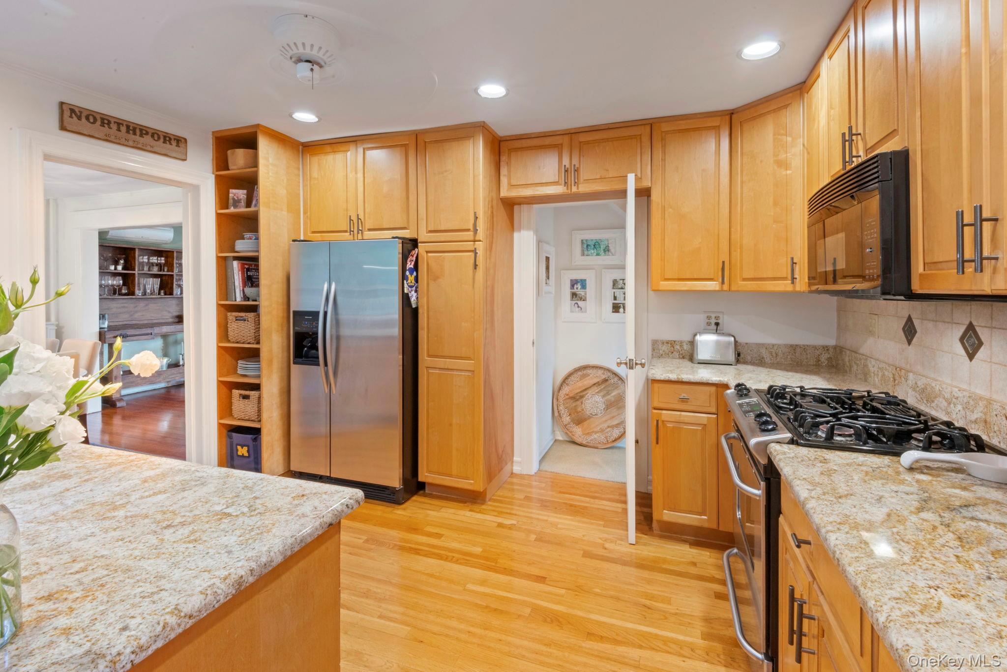 Northport, New York, 11768, United States, 3 Bedrooms Bedrooms, ,2 BathroomsBathrooms,Residential,For Sale,1925556