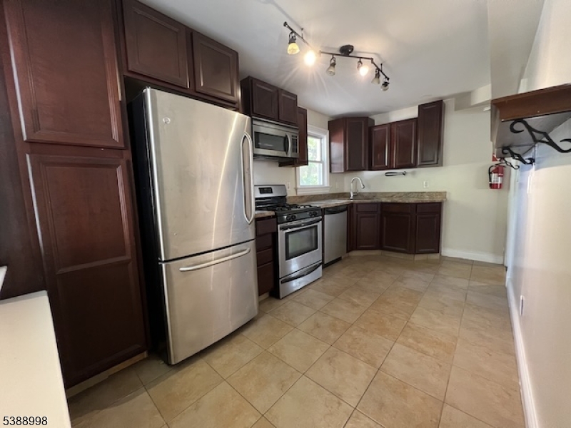 Teaneck Twp., New Jersey, 07666, United States, 3 Bedrooms Bedrooms, ,3 BathroomsBathrooms,Residential,For Sale,1996868