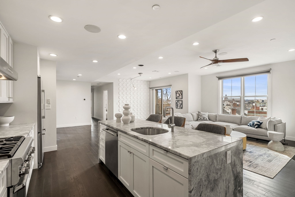 Boston, Massachusetts, 02127, United States, 2 Bedrooms Bedrooms, ,2 BathroomsBathrooms,Residential,For Sale,1999674