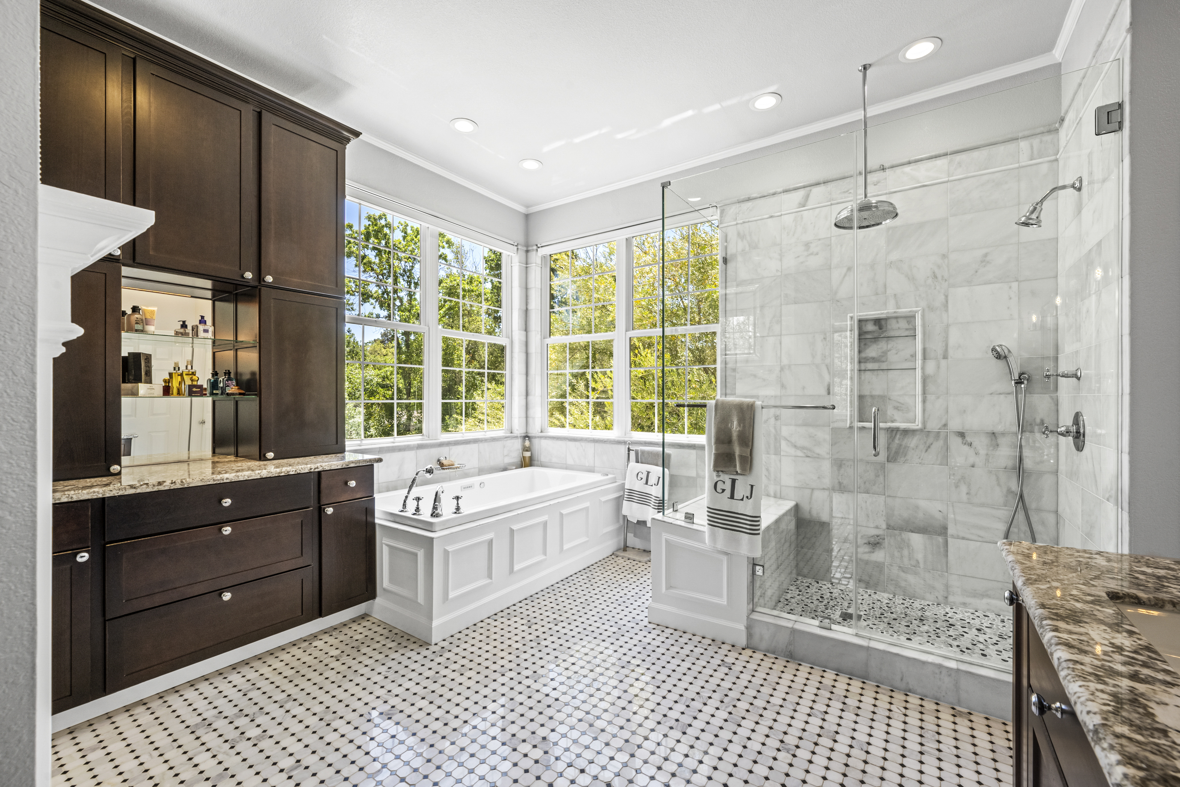  Grand Georgia Colonial Estate with Luxurious Designer Finishes - 物件實景