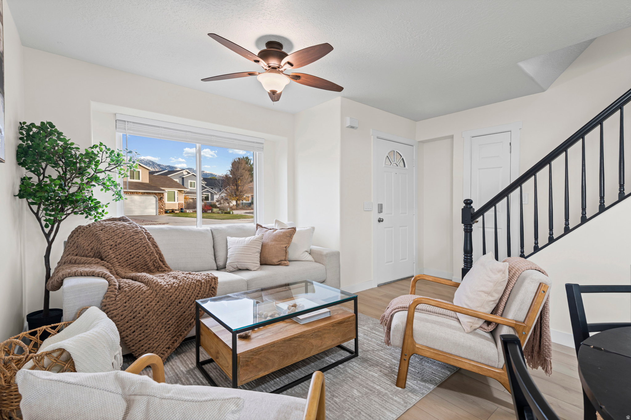 Sandy, Utah, 84070, United States, 3 Bedrooms Bedrooms, ,3 BathroomsBathrooms,Residential,For Sale,1996029