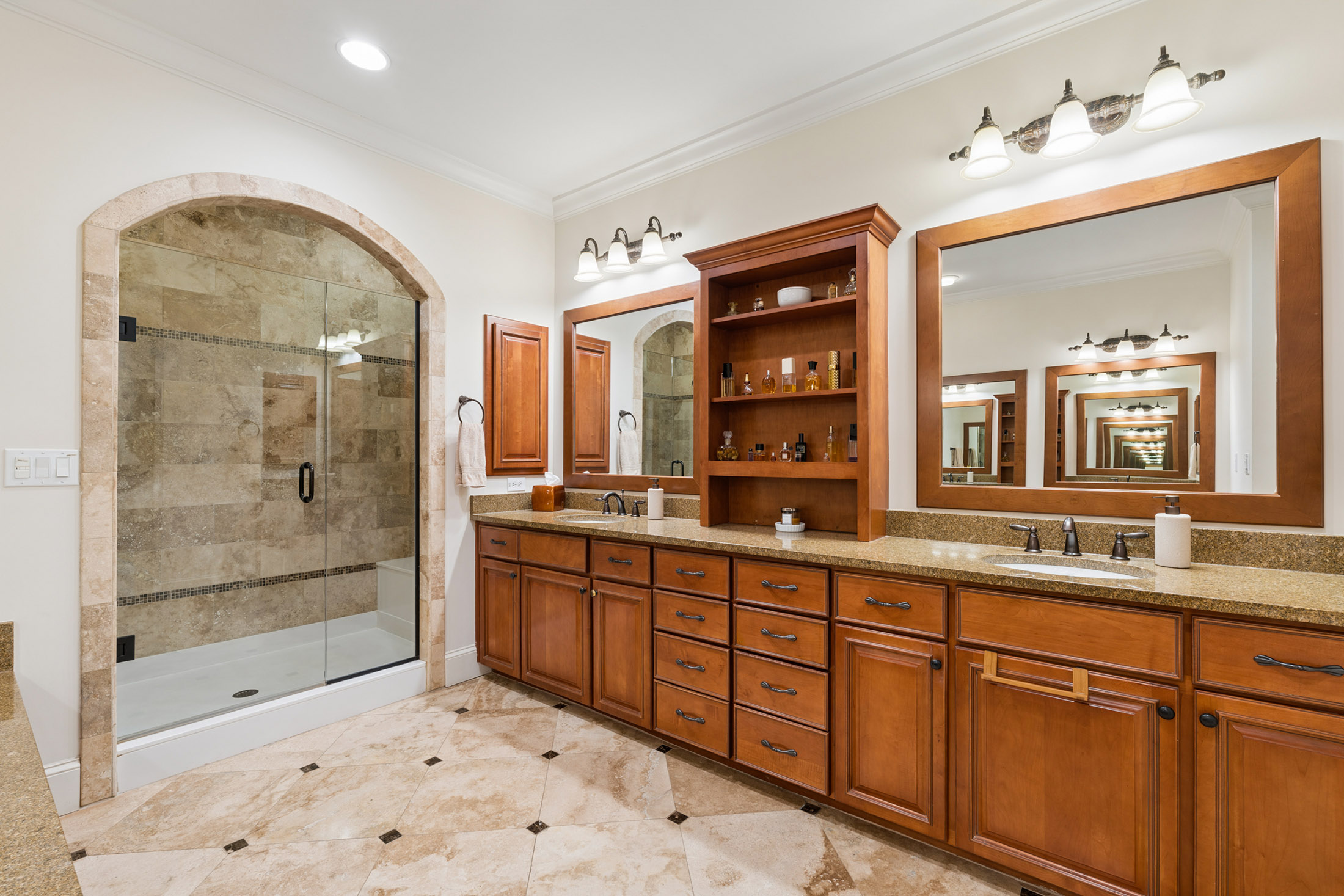  Four Level Brick Townhome with Private Elevator in Gated One Ivy Walk - 物件實景