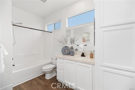 Newport Beach, California, 92660, United States, 2 Bedrooms Bedrooms, ,2 BathroomsBathrooms,Residential,For Sale,1970456