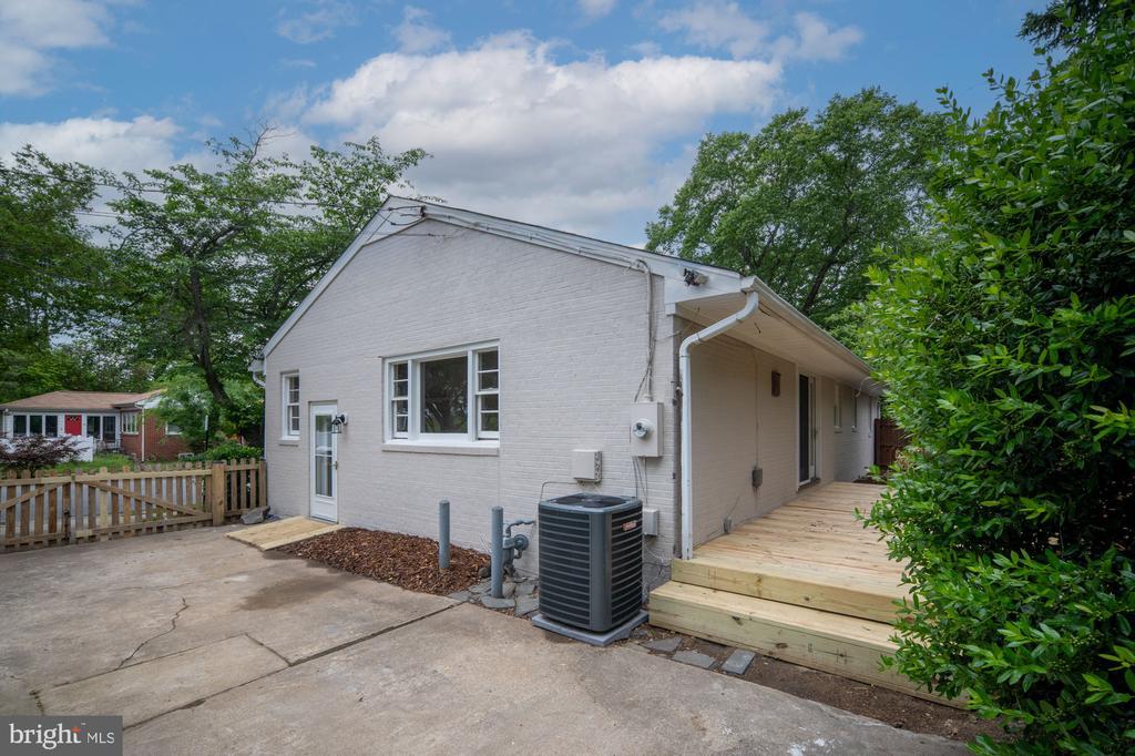Fredericksburg, Virginia, 22401, United States, 3 Bedrooms Bedrooms, ,2 BathroomsBathrooms,Residential,For Sale,1805404