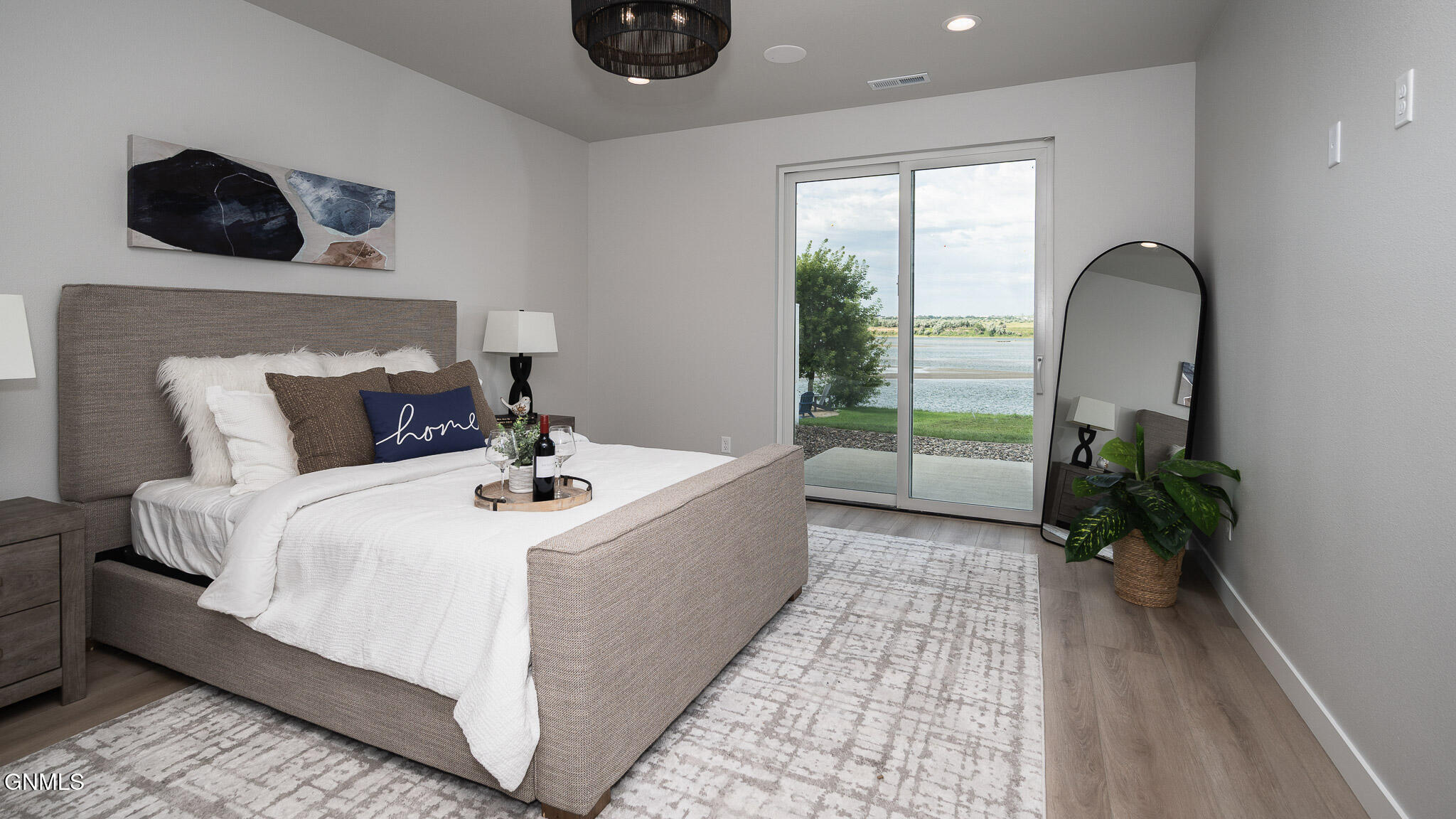 Bismarck, North Dakota, 58503, United States, 5 Bedrooms Bedrooms, ,3 BathroomsBathrooms,Residential,For Sale,1976383