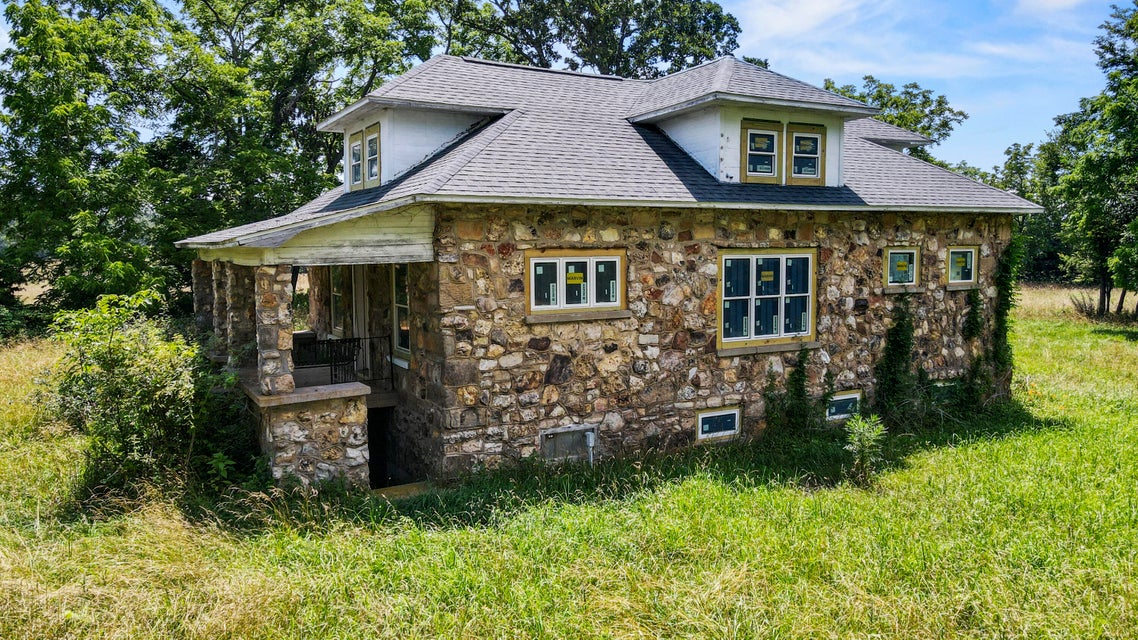 Peace Valley, Missouri, 65788, United States, 5 Bedrooms Bedrooms, ,1 BathroomBathrooms,Residential,For Sale,1980940