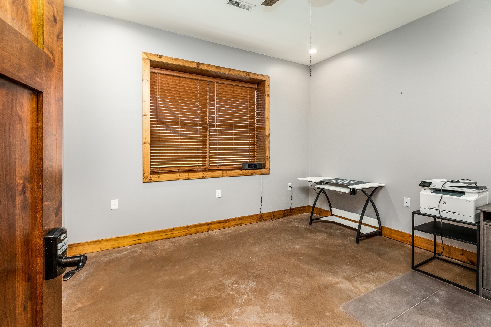 Carbondale, Illinois, 62902, United States, 3 Bedrooms Bedrooms, ,8 BathroomsBathrooms,Residential,For Sale,1986074