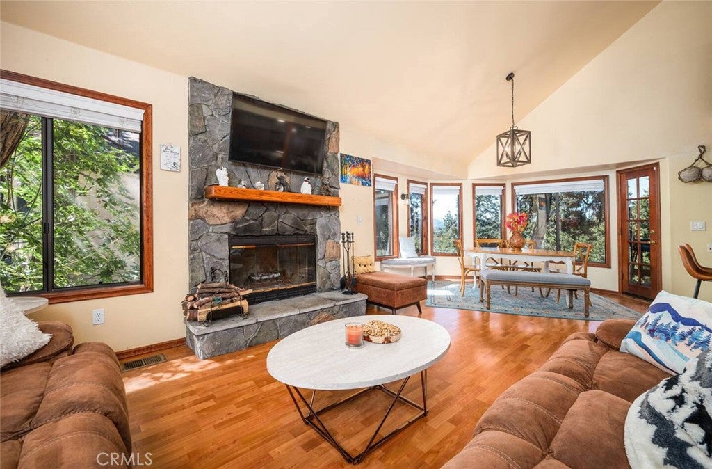 Crestline, California, 92325, United States, 3 Bedrooms Bedrooms, ,3 BathroomsBathrooms,Residential,For Sale,1939117