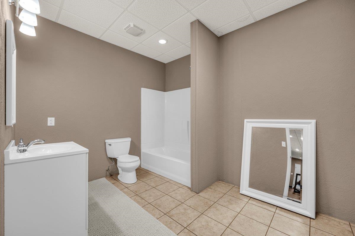 Landrum, South Carolina, 29356, United States, 5 Bedrooms Bedrooms, ,4 BathroomsBathrooms,Residential,For Sale,1915650