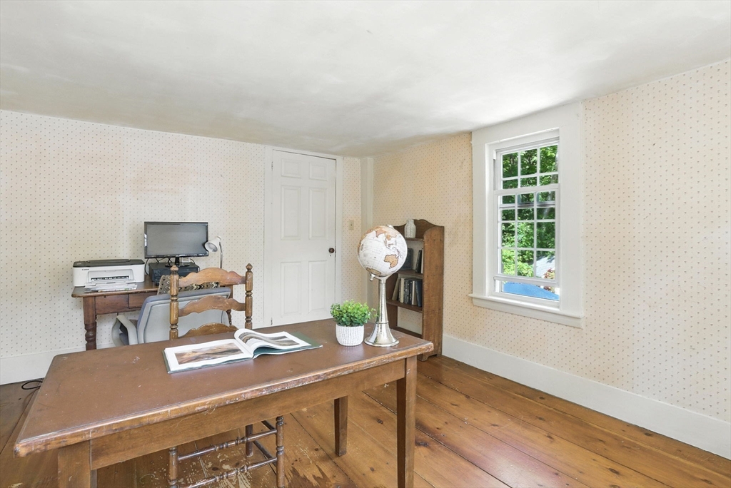 Bolton, Massachusetts, 01740, United States, 4 Bedrooms Bedrooms, ,4 BathroomsBathrooms,Residential,For Sale,1866522