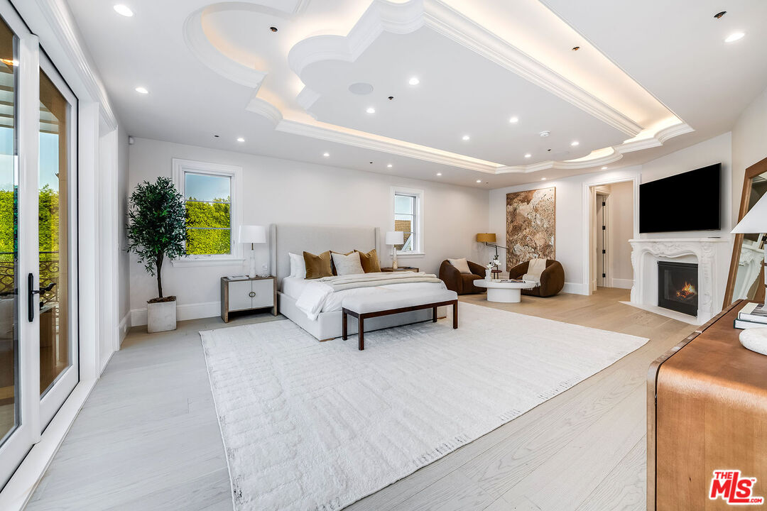 Beverly Hills, California, 90210, United States, 6 Bedrooms Bedrooms, ,12 BathroomsBathrooms,Residential,For Sale,1865227