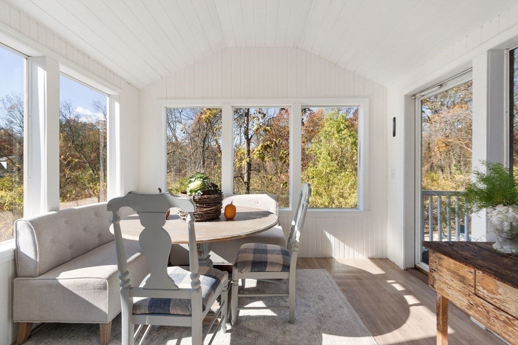 Westford, Massachusetts, 01886, United States, 4 Bedrooms Bedrooms, ,4 BathroomsBathrooms,Residential,For Sale,1987953