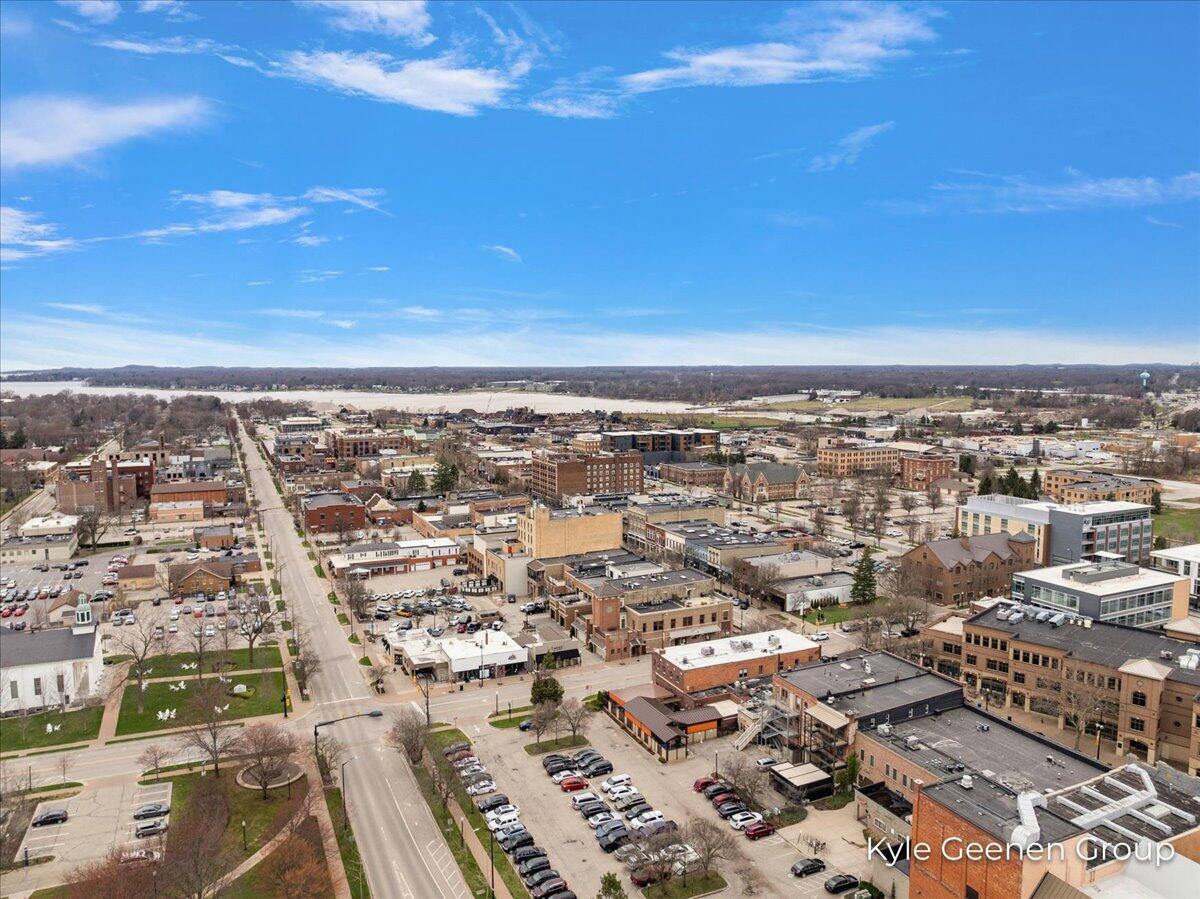 Holland, Michigan, 49423, United States, 2 Bedrooms Bedrooms, ,3 BathroomsBathrooms,Residential,For Sale,1827705