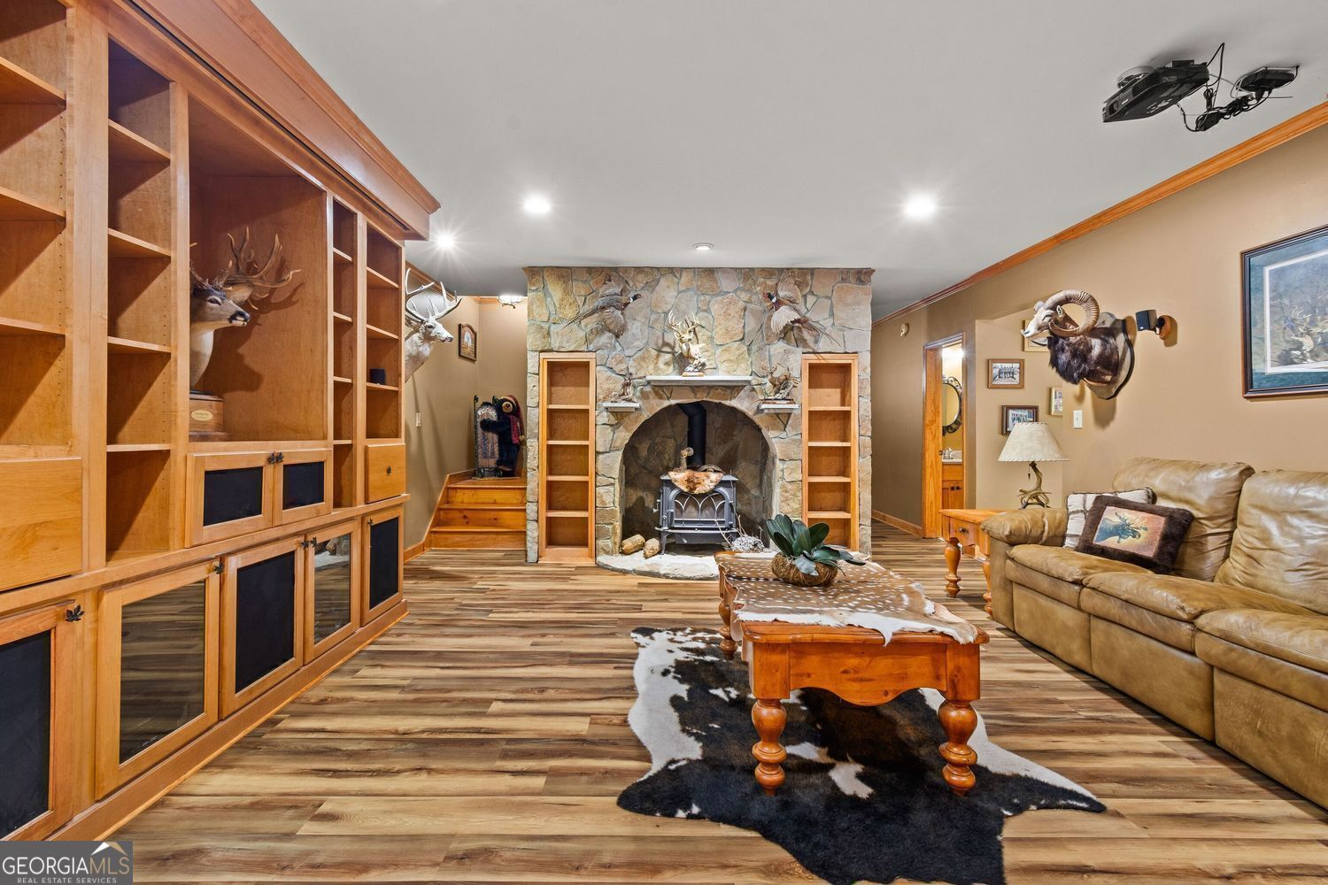 Cumming, Georgia, 30028, United States, 4 Bedrooms Bedrooms, ,5 BathroomsBathrooms,Residential,For Sale,1859105