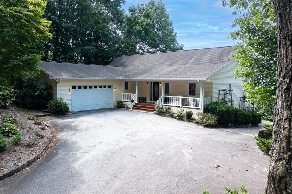 Young Harris, Georgia, 30582, United States, 3 Bedrooms Bedrooms, ,3 BathroomsBathrooms,Residential,For Sale,1979035