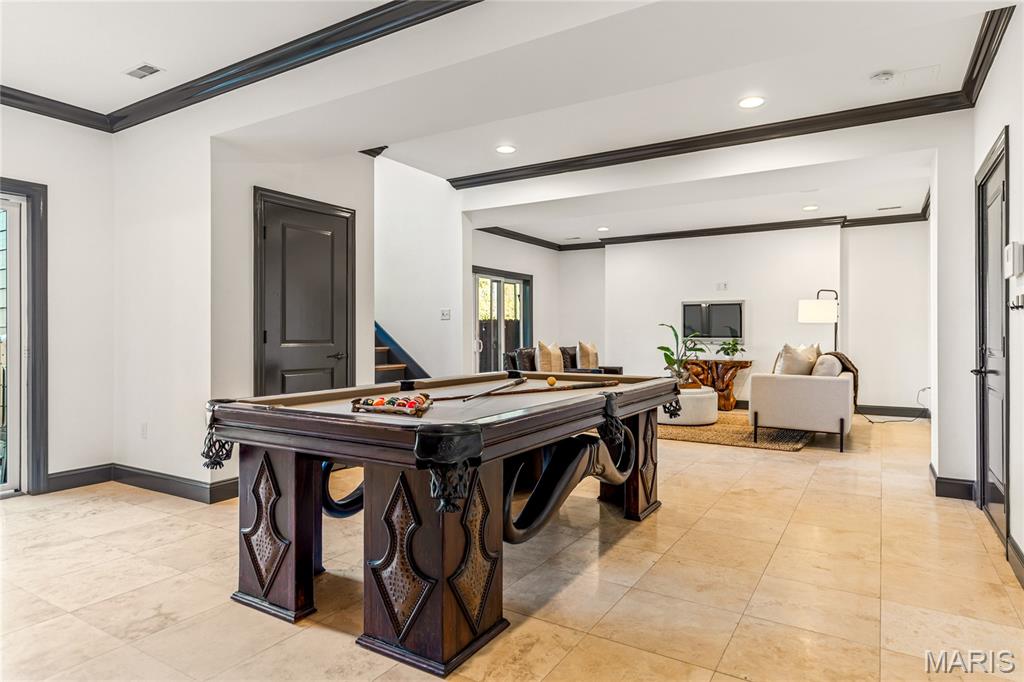 University City, Missouri, 63105, United States, 4 Bedrooms Bedrooms, ,5 BathroomsBathrooms,Residential,For Sale,1989585