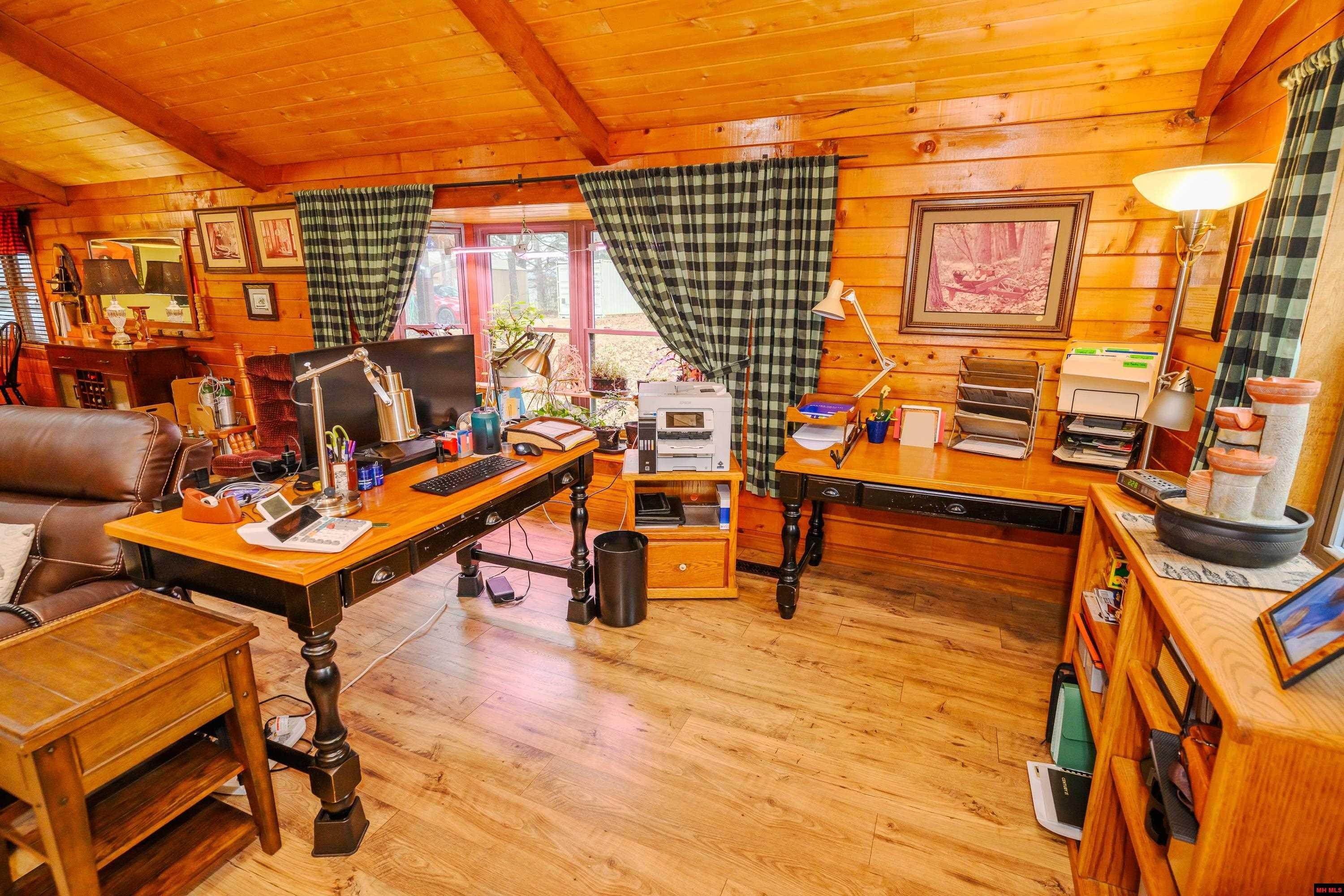 Mountain Home, Arkansas, 72653, United States, 2 Bedrooms Bedrooms, ,3 BathroomsBathrooms,Residential,For Sale,2009104