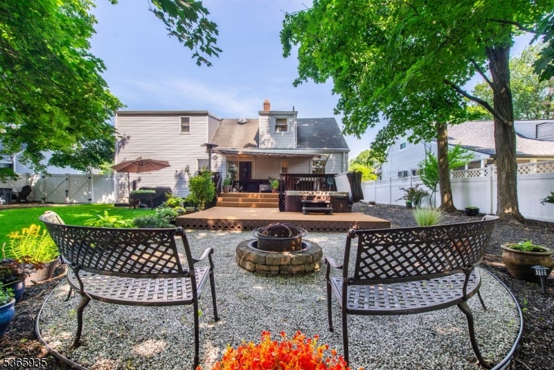 Wayne Twp., New Jersey, 07470, United States, 5 Bedrooms Bedrooms, ,3 BathroomsBathrooms,Residential,For Sale,1928449