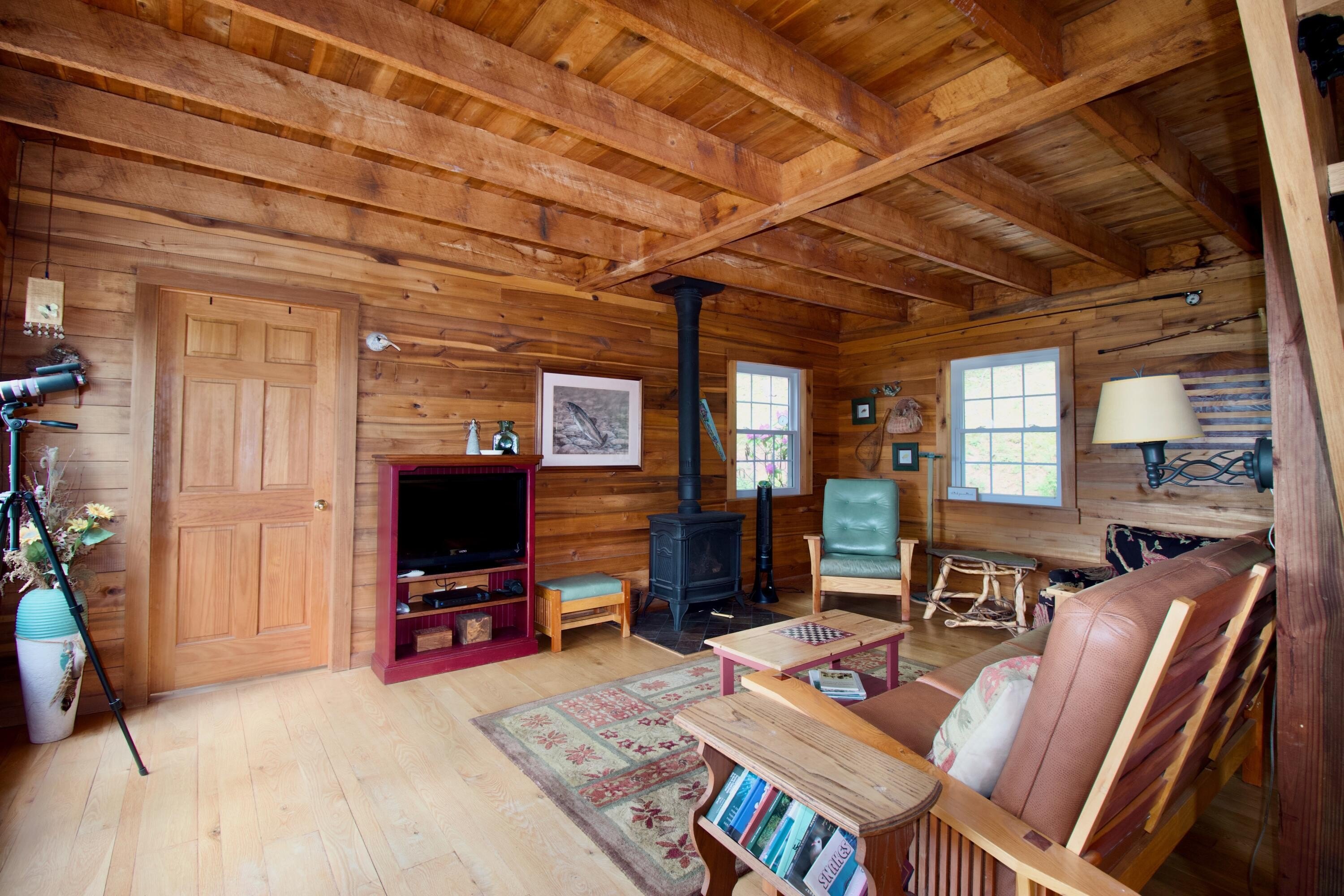 Hinton, West Virginia, 25951, United States, 3 Bedrooms Bedrooms, ,2 BathroomsBathrooms,Residential,For Sale,1847106