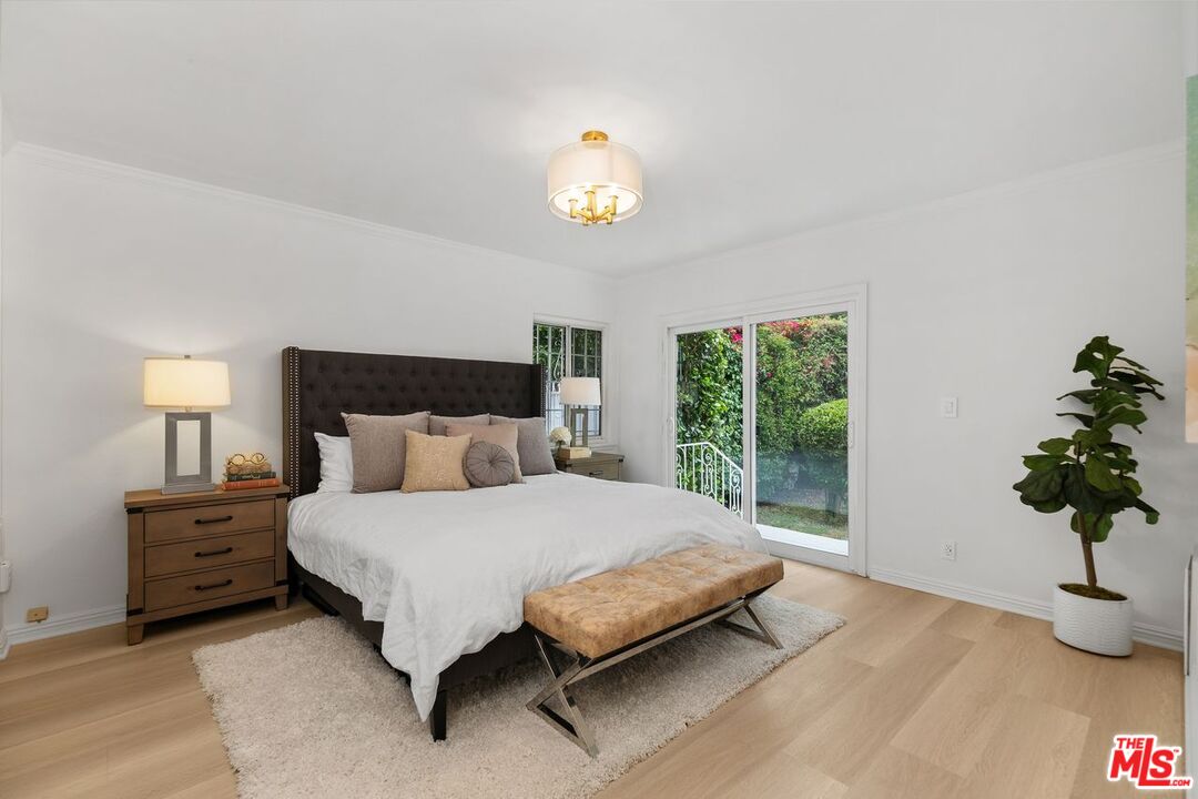 Los Angeles, California, 90048, United States, 4 Bedrooms Bedrooms, ,4 BathroomsBathrooms,Residential,For Sale,1912253