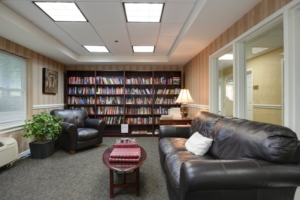 Dedham, Massachusetts, 02026, United States, 2 Bedrooms Bedrooms, ,2 BathroomsBathrooms,Residential,For Sale,1950986