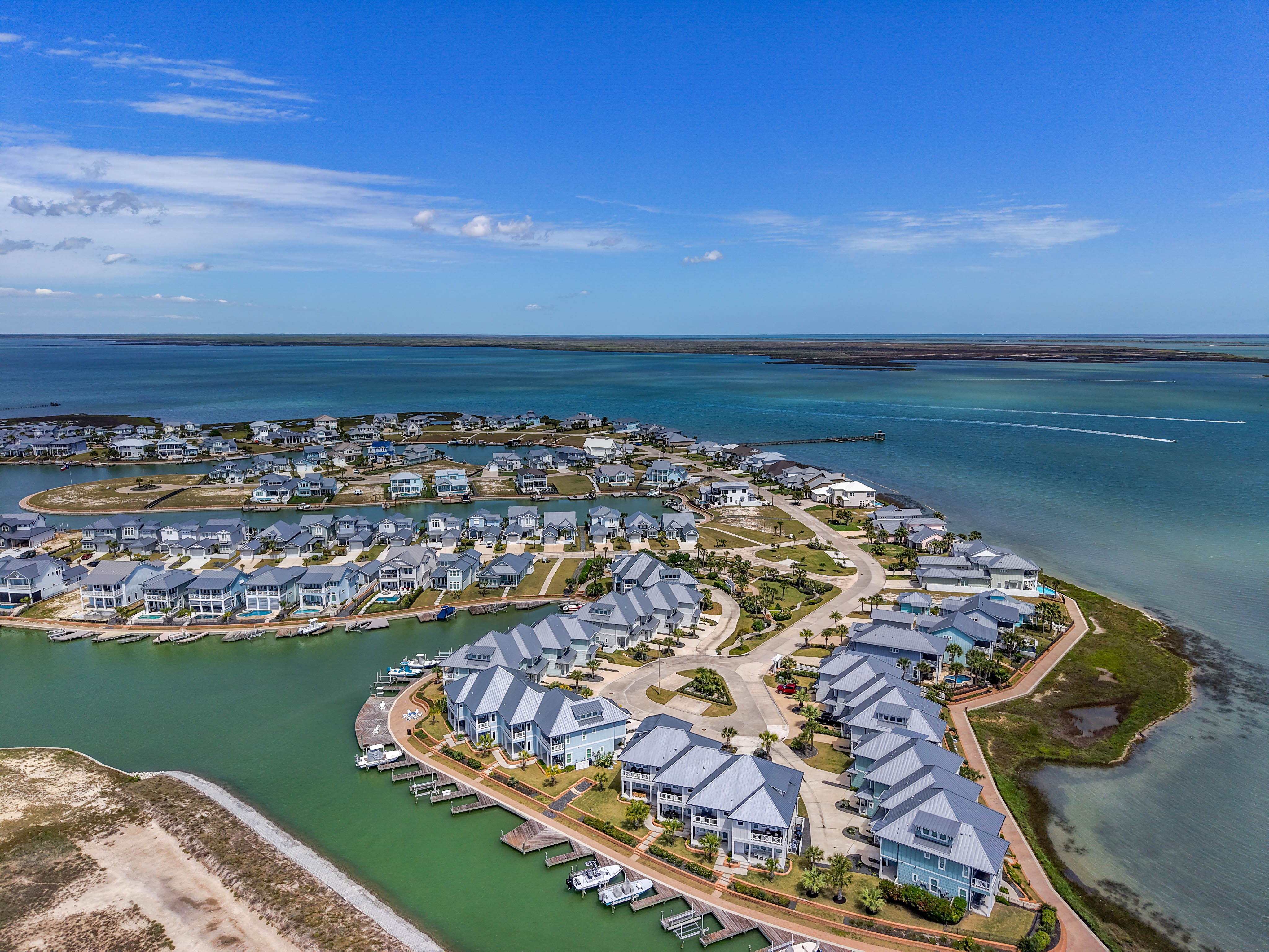  Relaxing 4BR Waterfront Condo - 物件實景