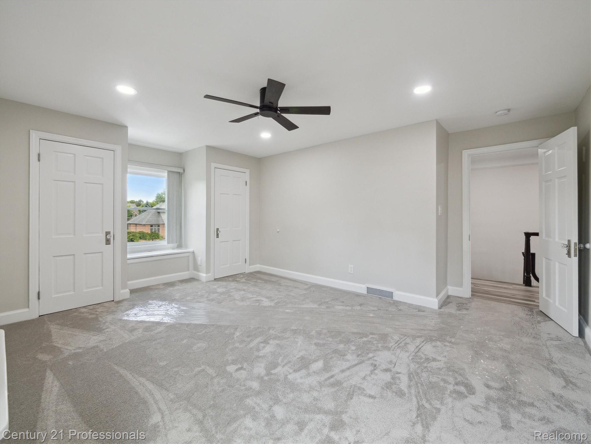 FarmingtonHills, Michigan, 48167, United States, 4 Bedrooms Bedrooms, ,4 BathroomsBathrooms,Residential,For Sale,1895323