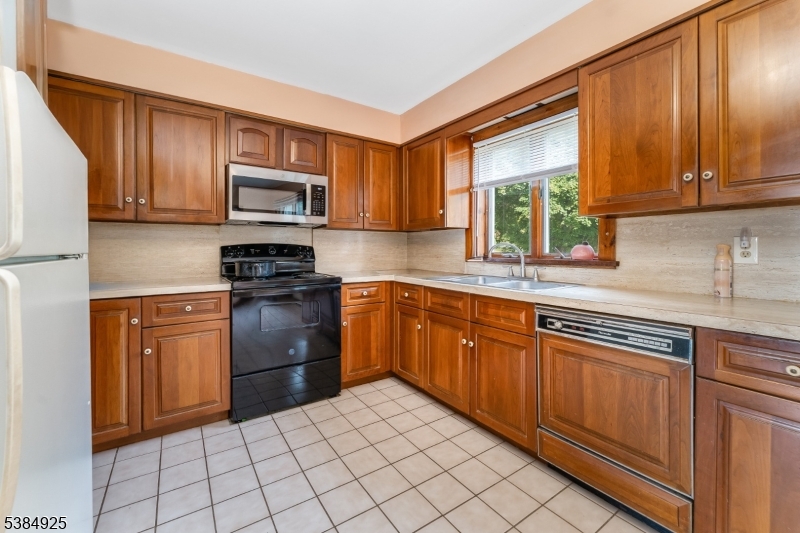 Holland Twp., New Jersey, 08848, United States, 3 Bedrooms Bedrooms, ,3 BathroomsBathrooms,Residential,For Sale,1949740