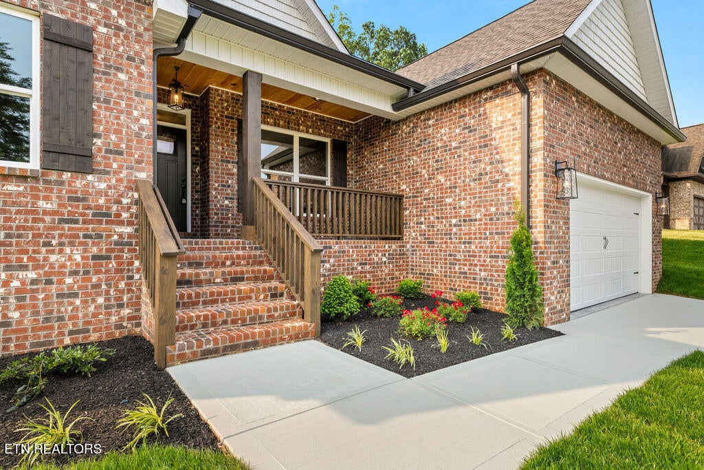 Lenoir City, Tennessee, 37771, United States, 3 Bedrooms Bedrooms, ,2 BathroomsBathrooms,Residential,For Sale,1838610