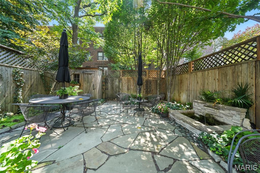 St Louis, Missouri, 63108, United States, 4 Bedrooms Bedrooms, ,5 BathroomsBathrooms,Residential,For Sale,1941664