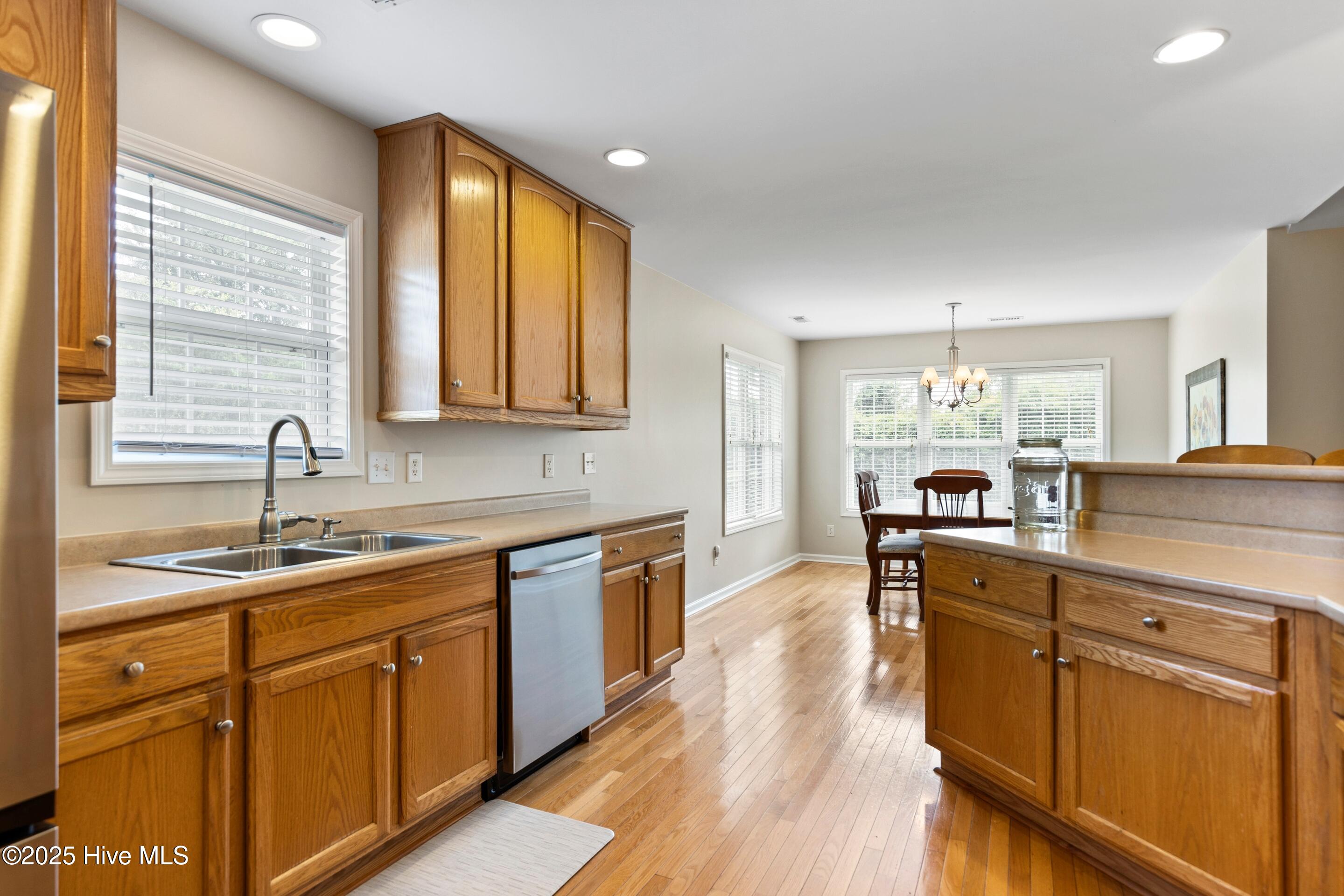 Wilmington, North Carolina, 28409, United States, 4 Bedrooms Bedrooms, ,3 BathroomsBathrooms,Residential,For Sale,1898708