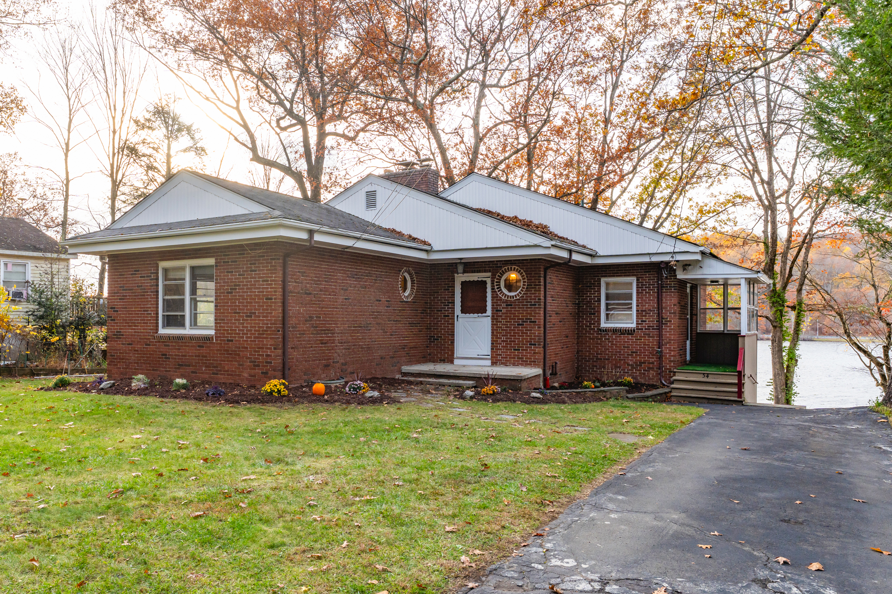 Guilford, Connecticut, 06437, United States, 3 Bedrooms Bedrooms, ,2 BathroomsBathrooms,Residential,For Sale,1994597