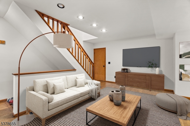 Lebanon Twp., New Jersey, 08826, United States, 3 Bedrooms Bedrooms, ,2 BathroomsBathrooms,Residential,For Sale,1972672