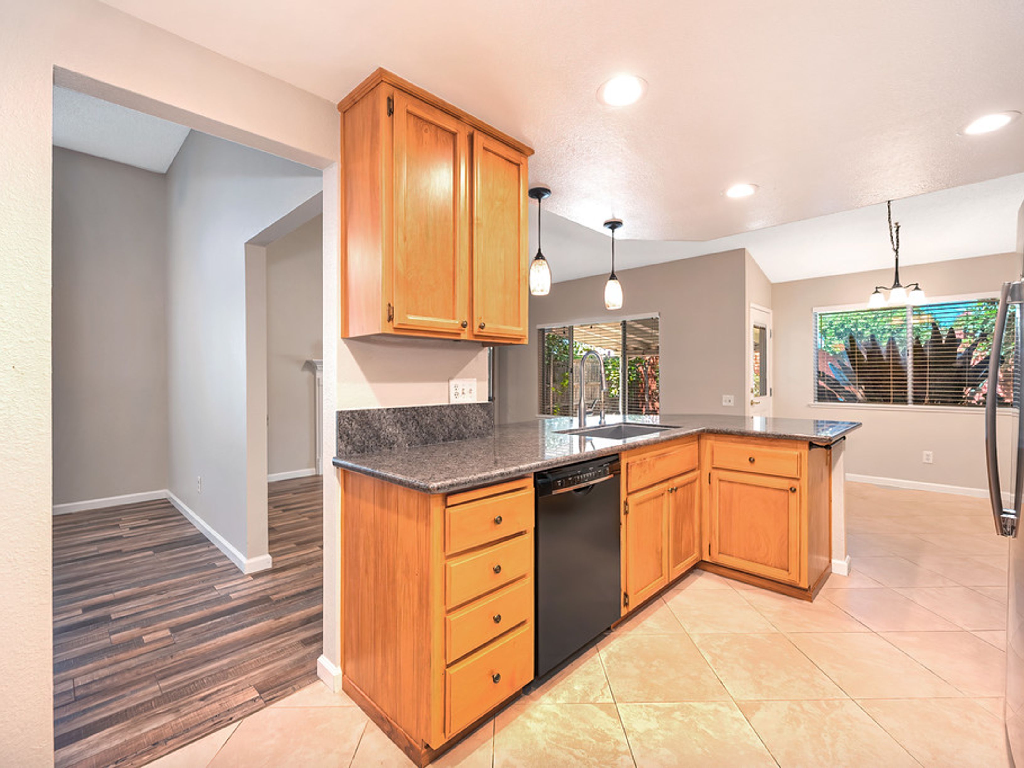  2712 Stoughton Way, Sacramento, CA 95827 - 物件實景