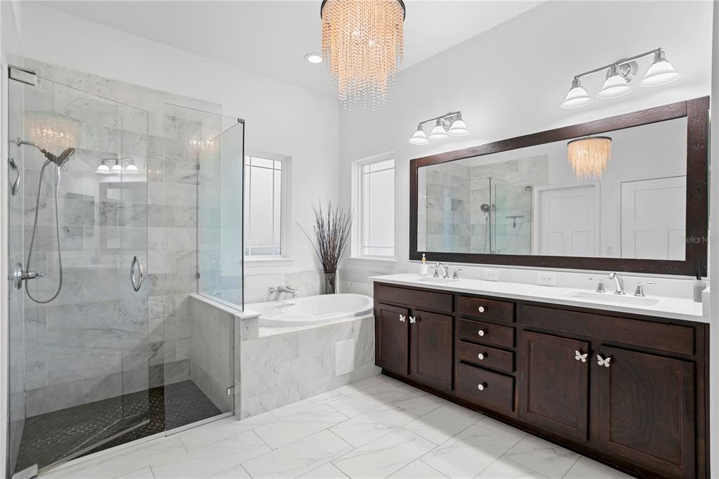 Lithia, Florida, 33547, United States, 5 Bedrooms Bedrooms, ,4 BathroomsBathrooms,Residential,For Sale,1997364