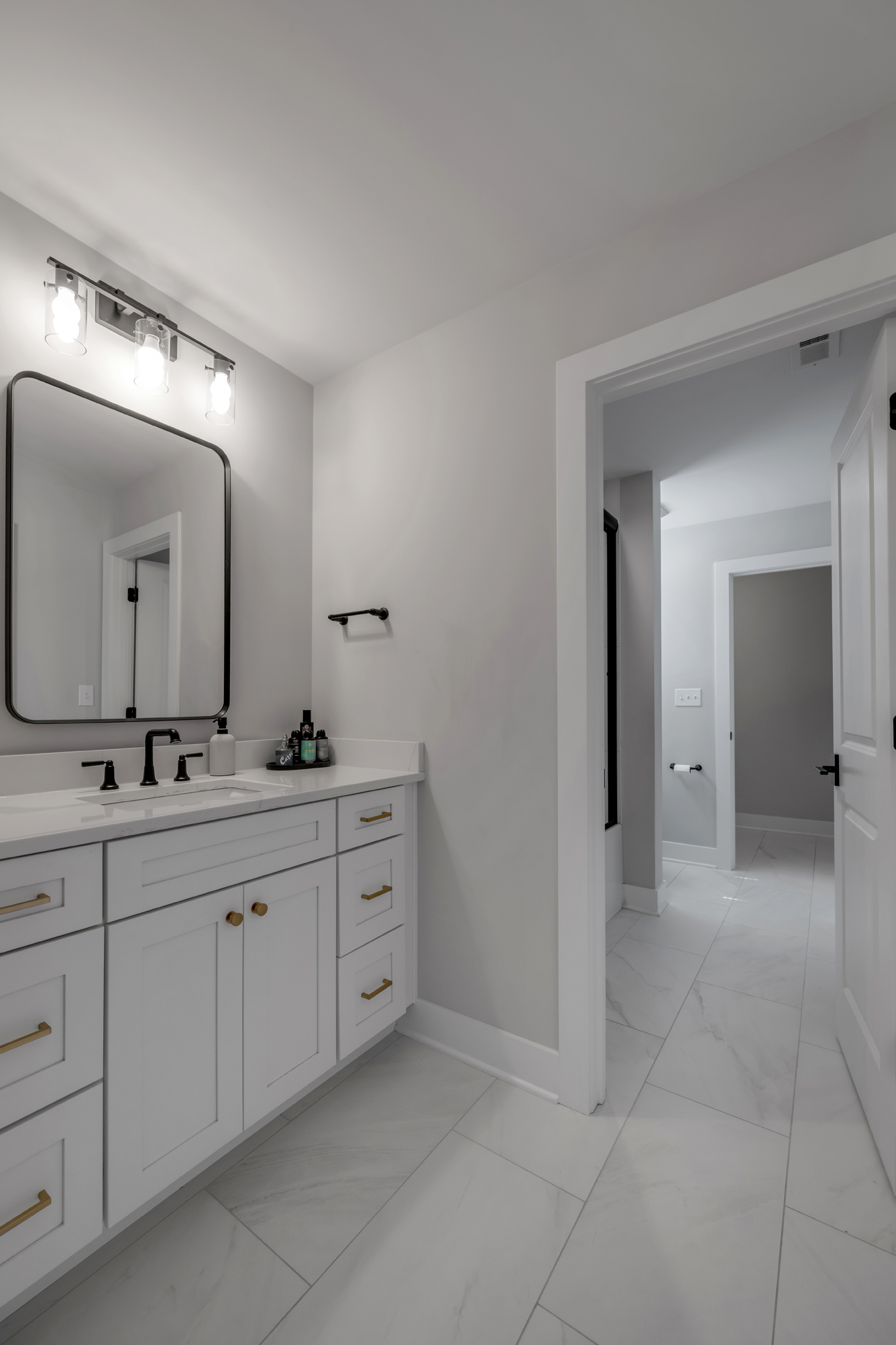  2429 Lorenzo Way - 物件實景