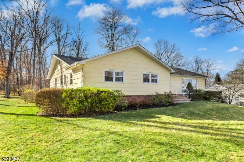 Berkeley Heights Twp., New Jersey, 07922, United States, 4 Bedrooms Bedrooms, ,2 BathroomsBathrooms,Residential,For Sale,2003400