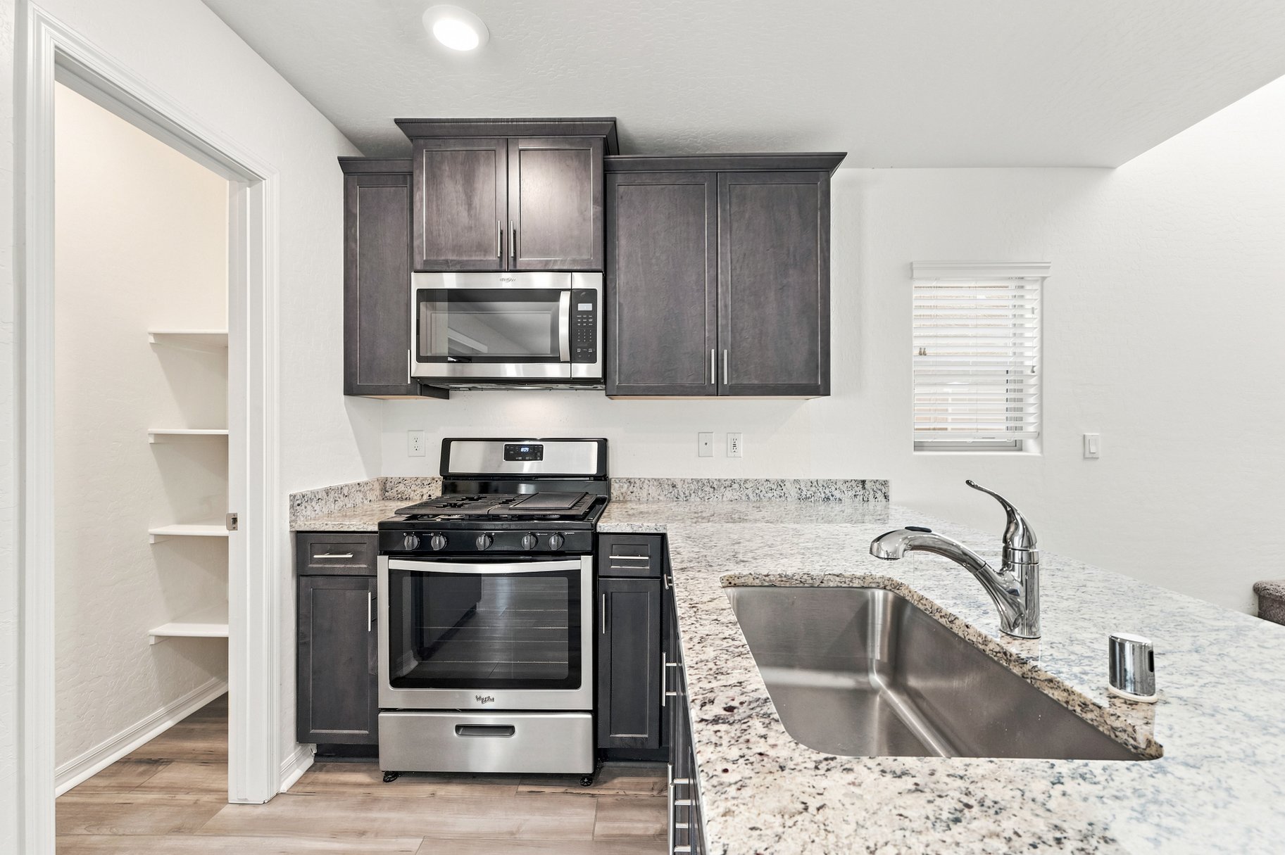  Move-In Ready Home with Great Investment Potential - 物件實景
