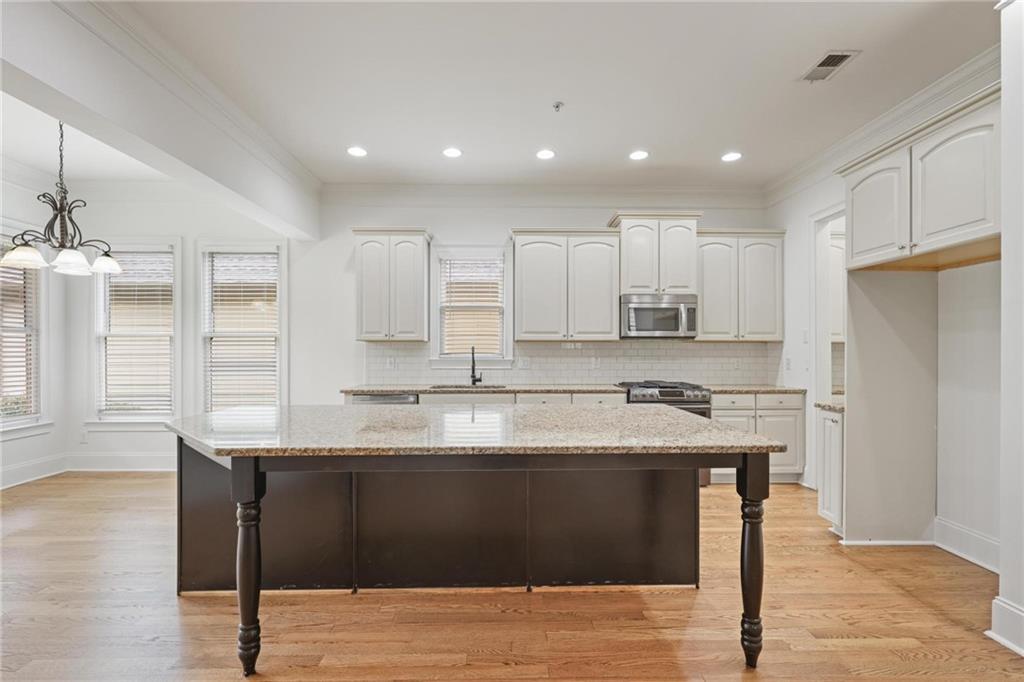 Marietta, Georgia, 30060, United States, 4 Bedrooms Bedrooms, ,3 BathroomsBathrooms,Residential,For Sale,1990484