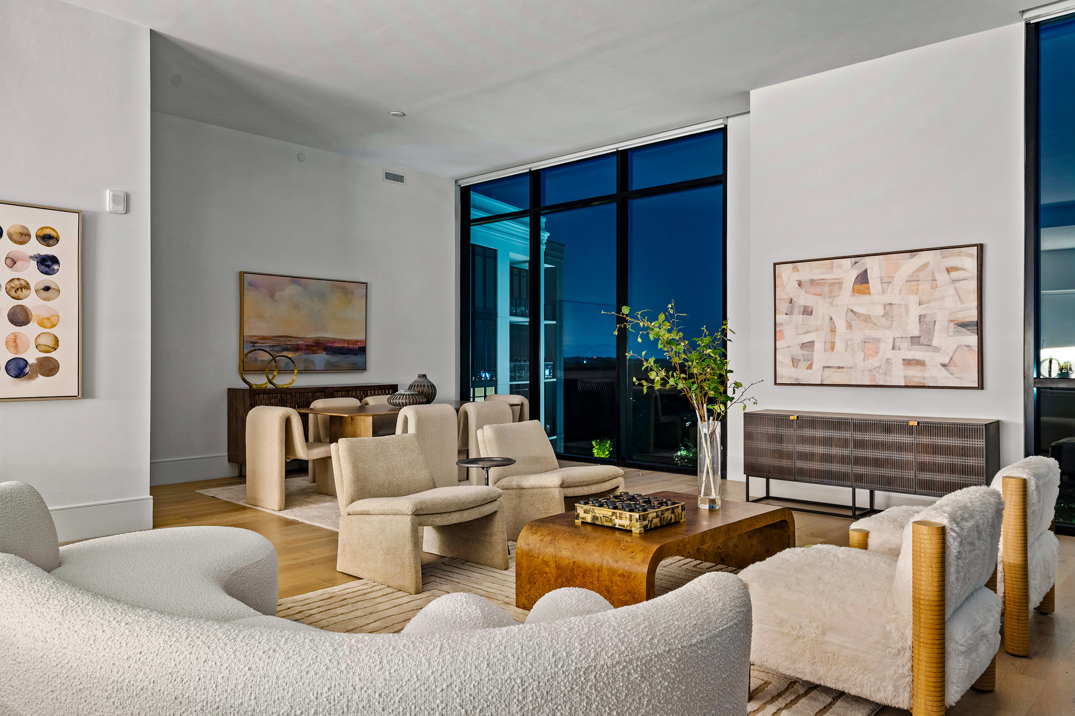  Stunning 17th Floor Corner Unit with Architectural Upgrades - 物件實景