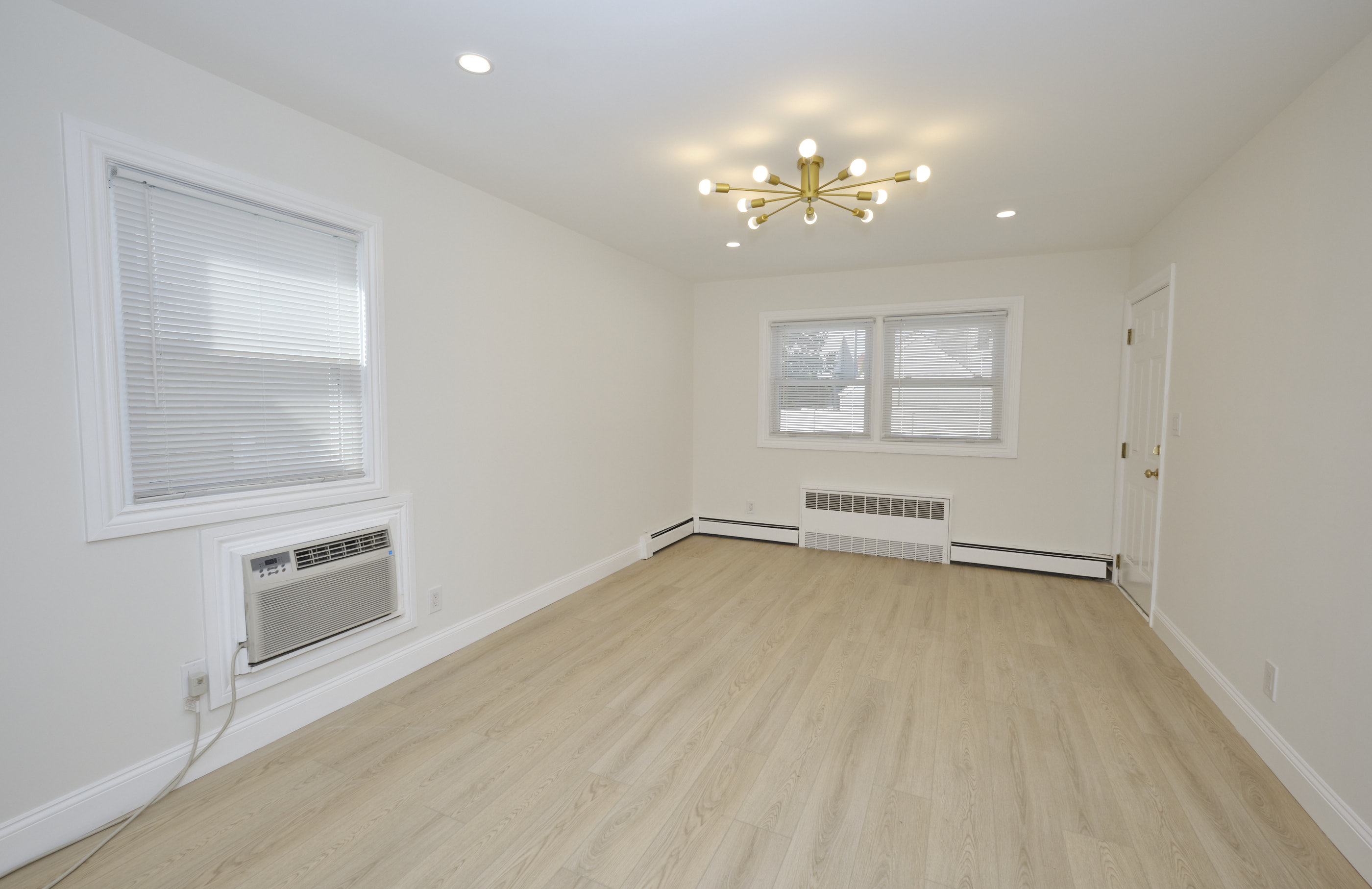 Elmont, New York, 11003, United States, 5 Bedrooms Bedrooms, ,2 BathroomsBathrooms,Residential,For Sale,1981146