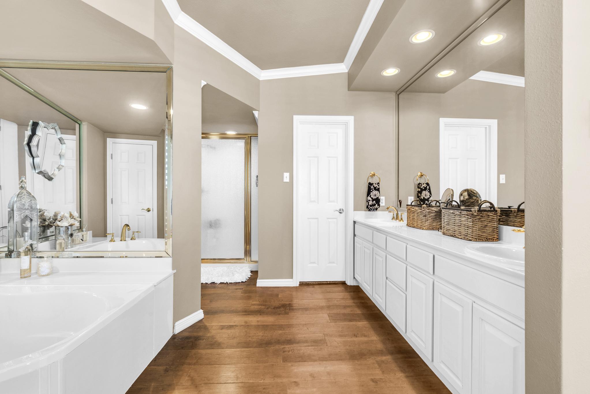 Corpus Christi, Texas, 78401, United States, 3 Bedrooms Bedrooms, ,3 BathroomsBathrooms,Residential,For Sale,1912480