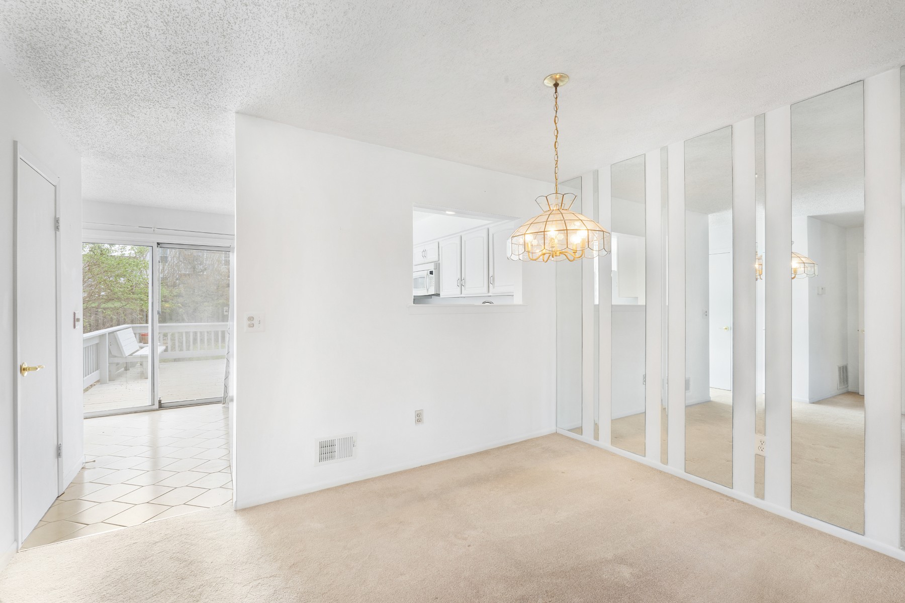  ?Westbrook Woods? Well Maintained Townhome - 物件實景