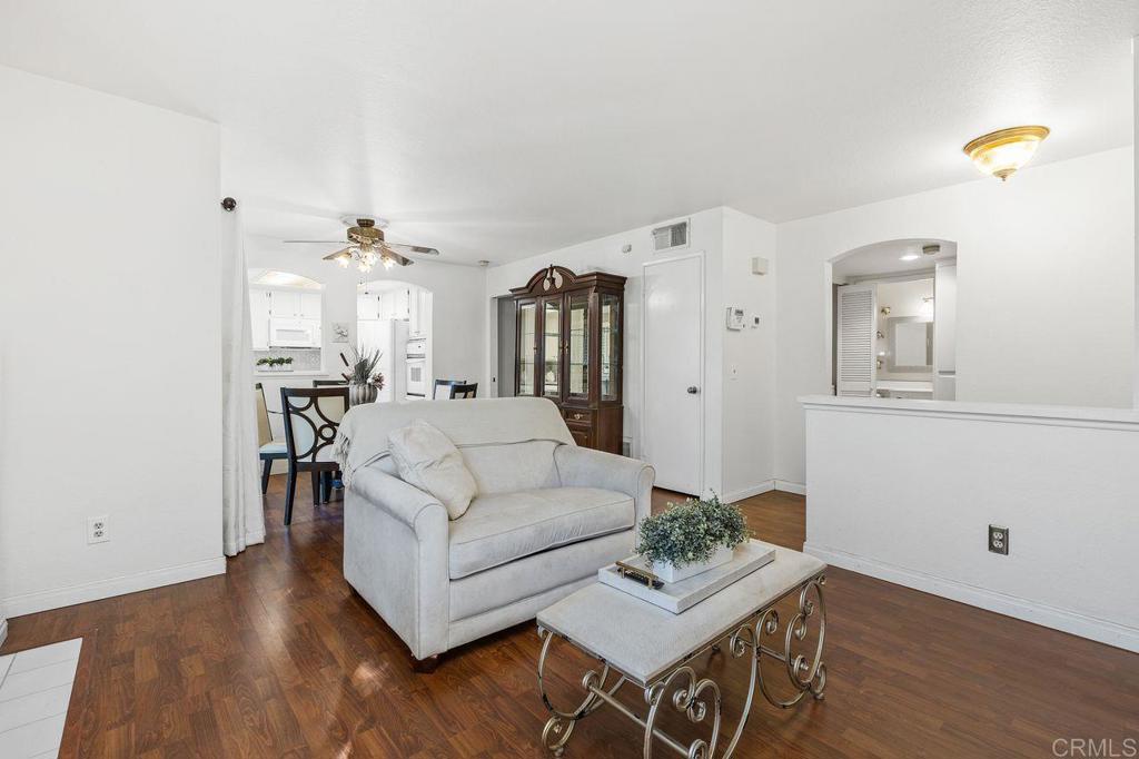 Vista, California, 92081, United States, 2 Bedrooms Bedrooms, ,2 BathroomsBathrooms,Residential,For Sale,1989582