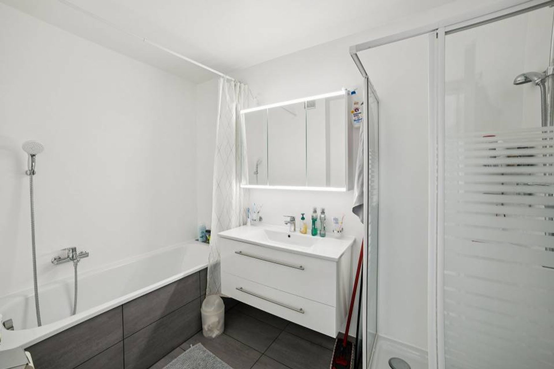  Two apartments sold en bloc - 物件實景