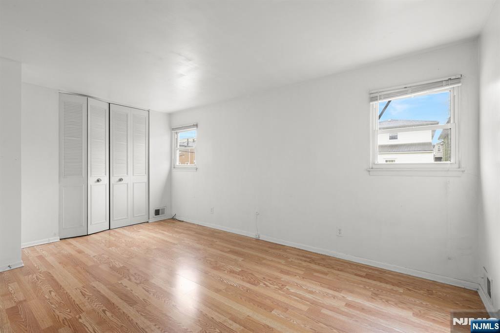 Harrison, New Jersey, 07029, United States, 6 Bedrooms Bedrooms, ,2 BathroomsBathrooms,Residential,For Sale,1992098