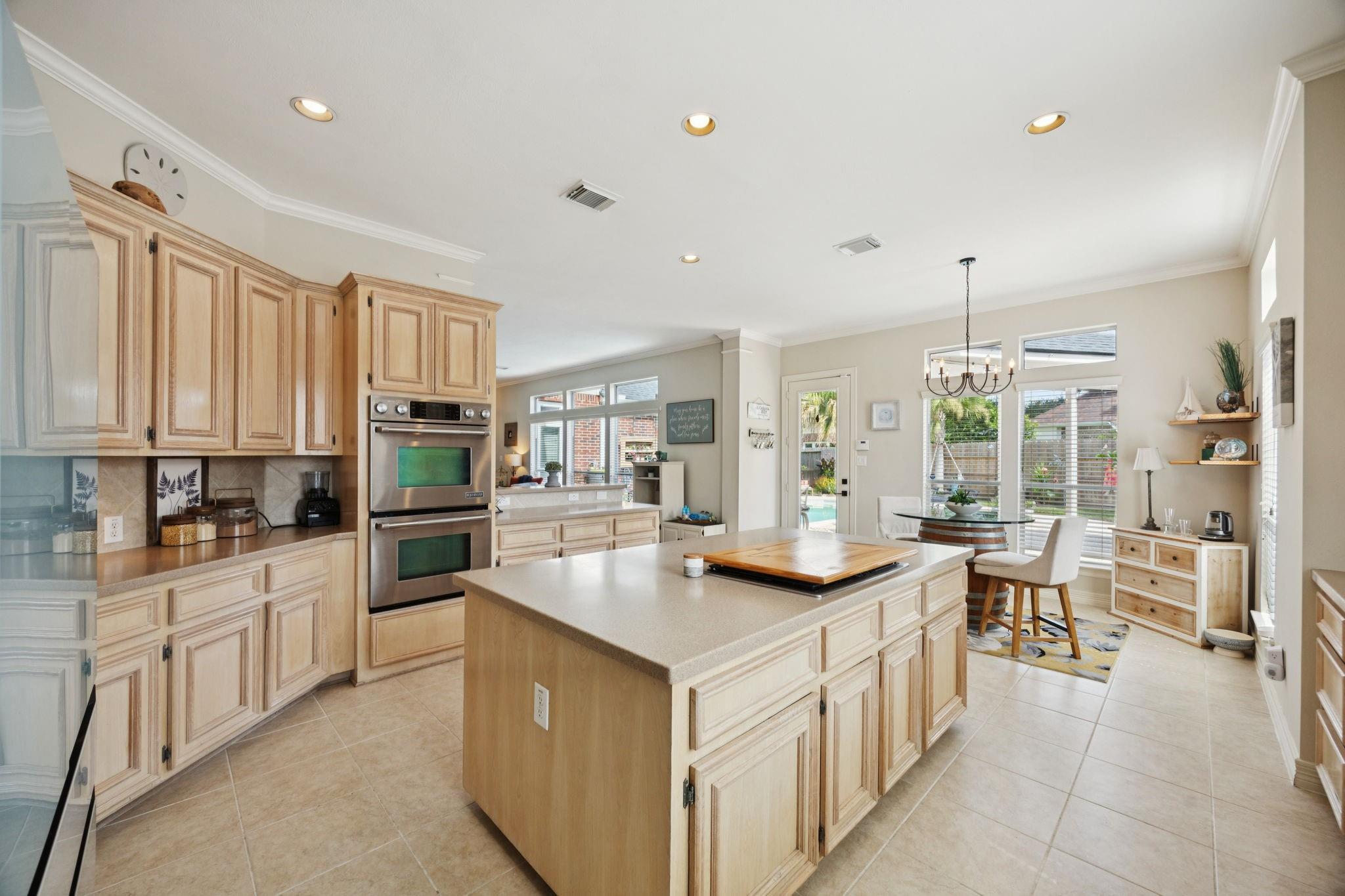 League City, Texas, 77573, United States, 5 Bedrooms Bedrooms, ,4 BathroomsBathrooms,Residential,For Sale,1868193